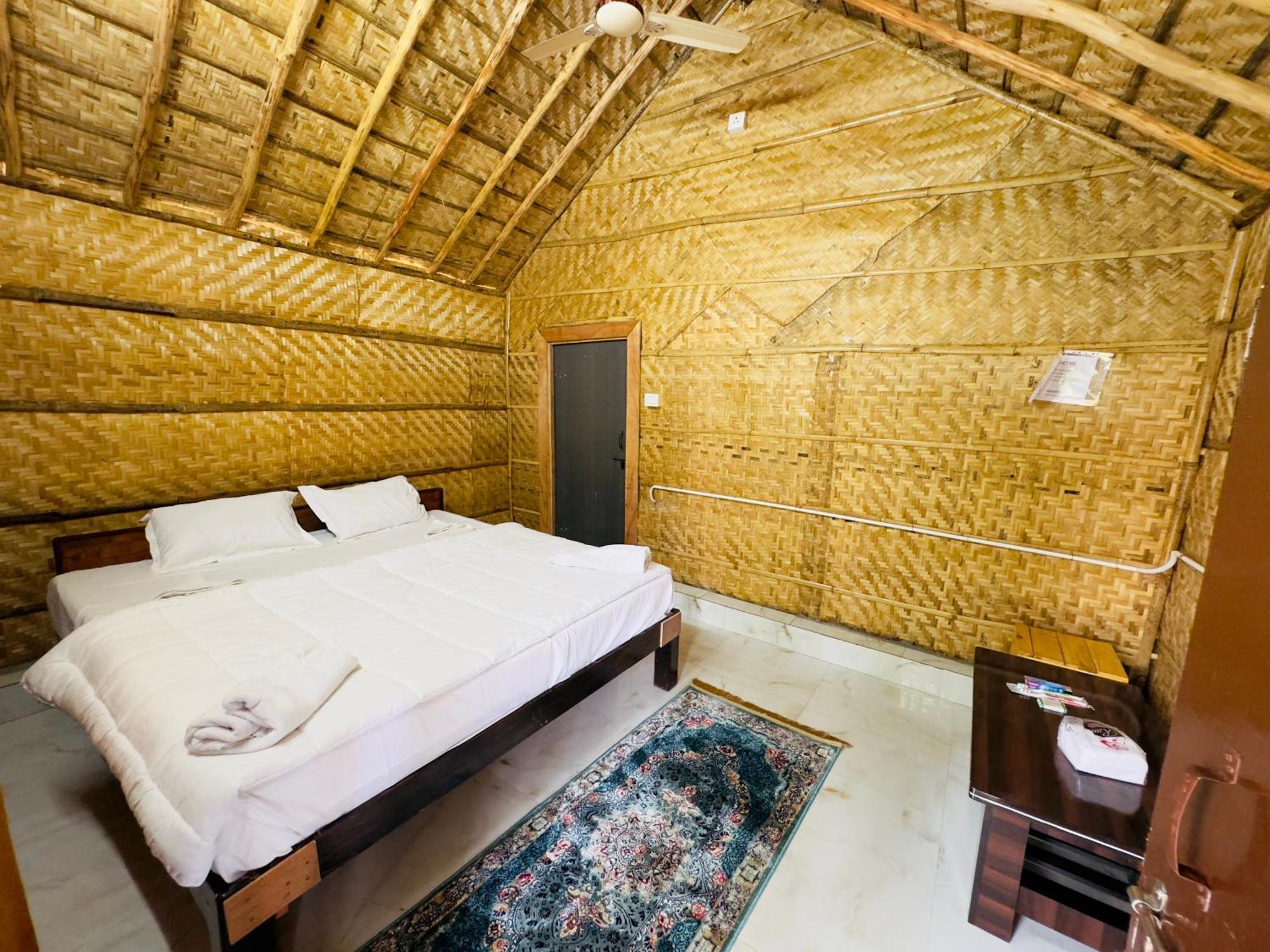 Tamarind Tree Way Side Amenities Otel Hospet Dış mekan fotoğraf
