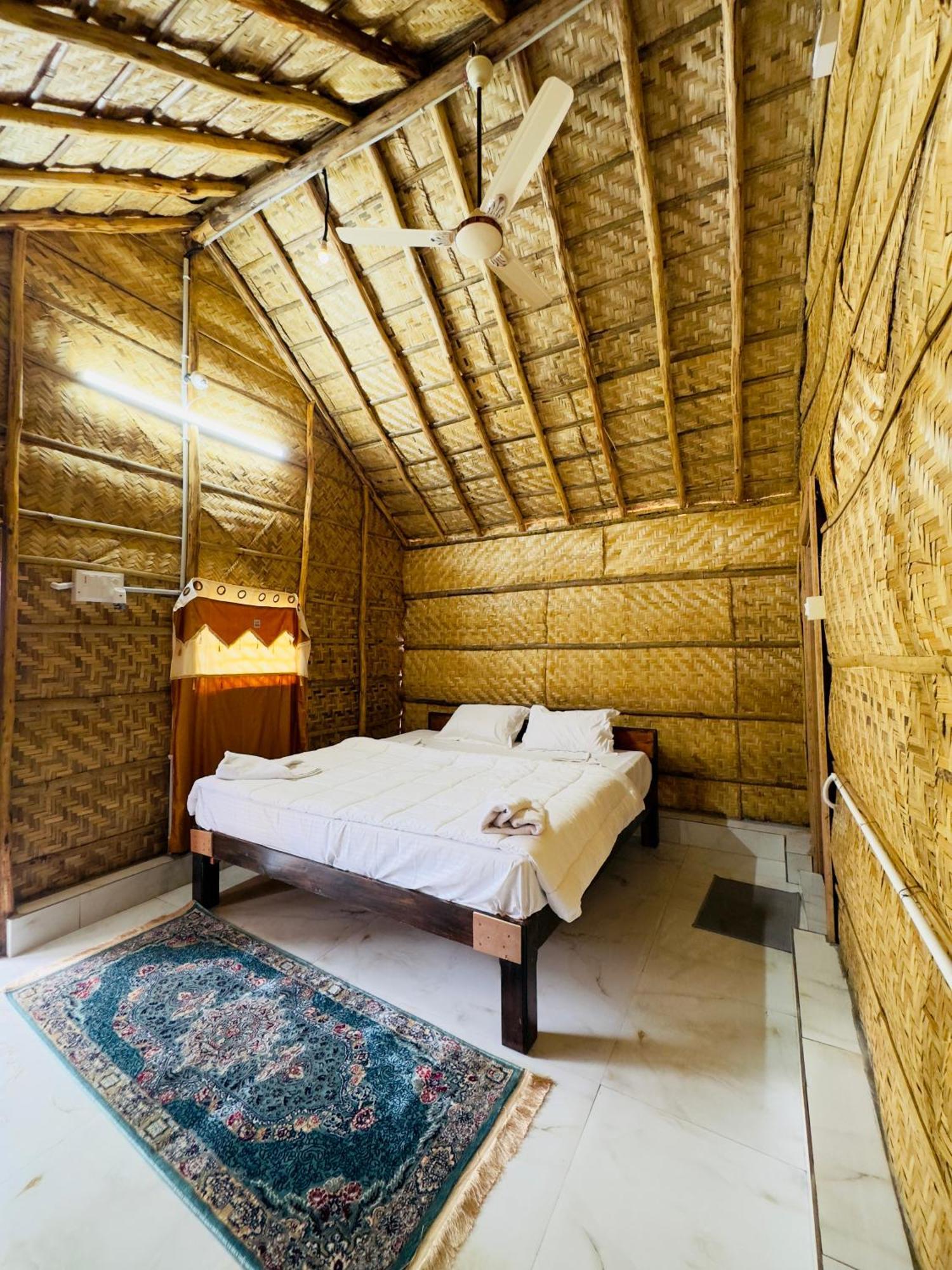 Tamarind Tree Way Side Amenities Otel Hospet Dış mekan fotoğraf